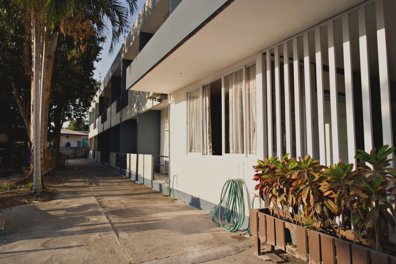 Deejai Hotel Si Racha Extérieur photo