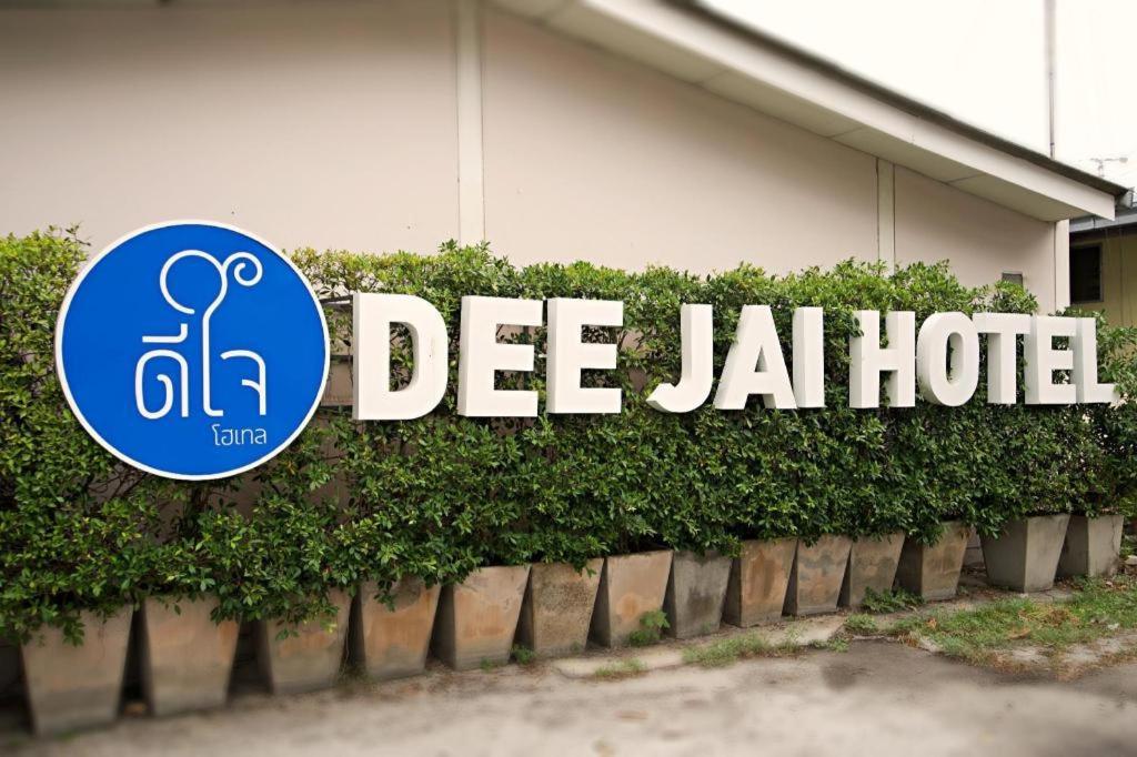 Deejai Hotel Si Racha Extérieur photo