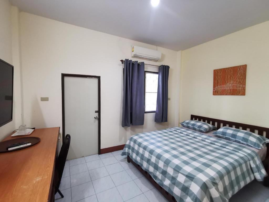 Deejai Hotel Si Racha Extérieur photo