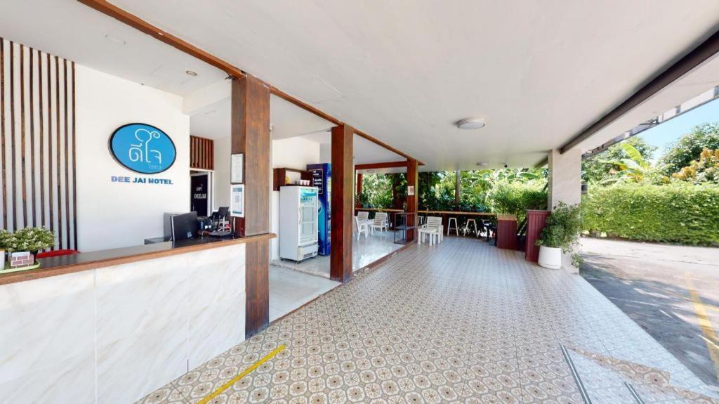 Deejai Hotel Si Racha Extérieur photo
