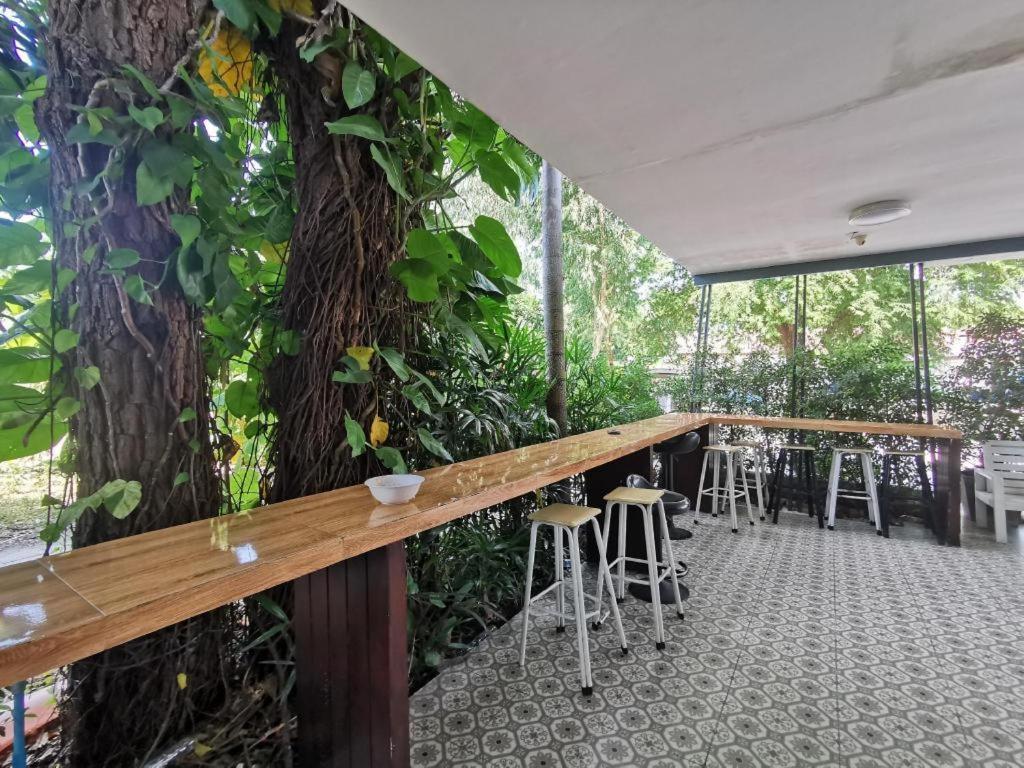 Deejai Hotel Si Racha Extérieur photo