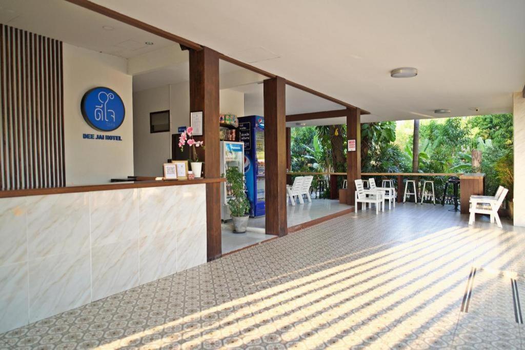 Deejai Hotel Si Racha Extérieur photo