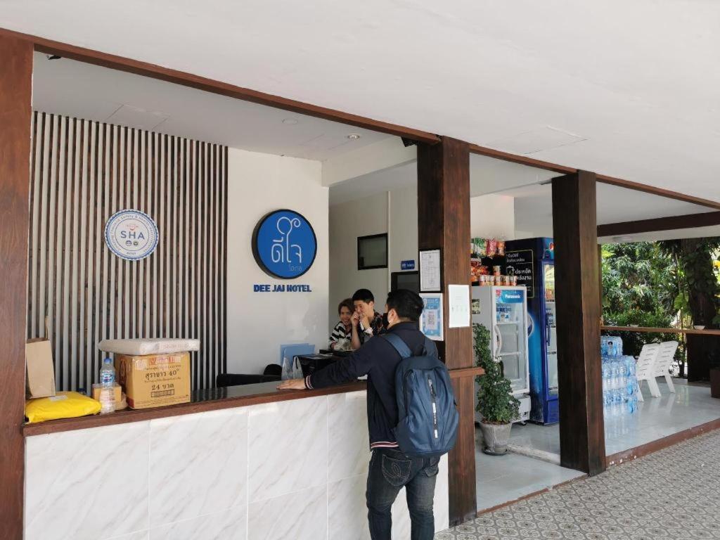 Deejai Hotel Si Racha Extérieur photo