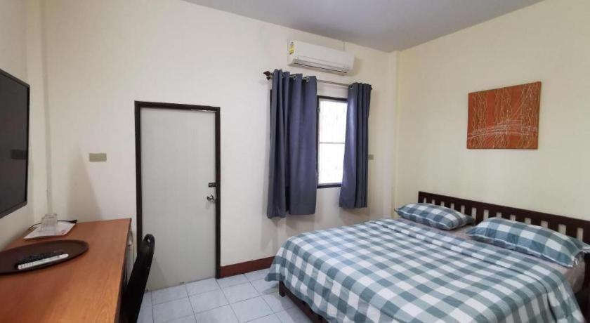 Deejai Hotel Si Racha Extérieur photo