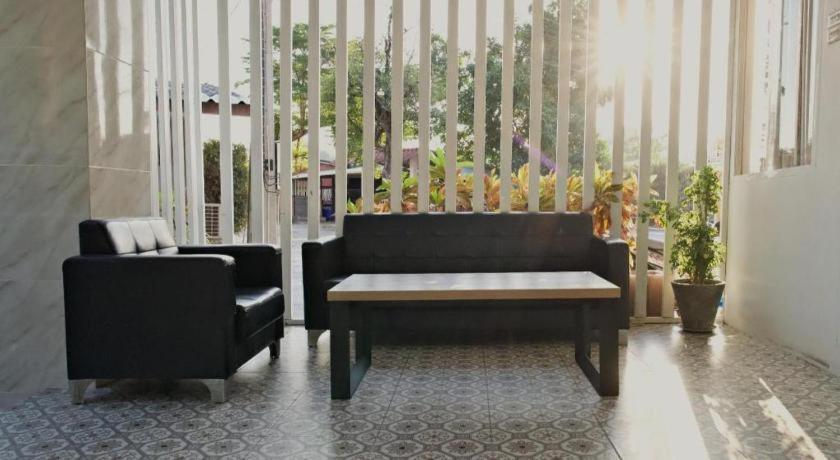 Deejai Hotel Si Racha Extérieur photo
