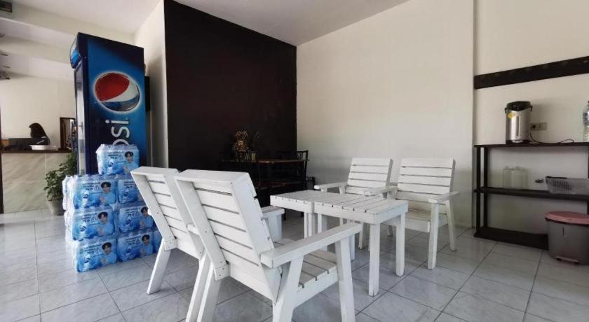 Deejai Hotel Si Racha Extérieur photo