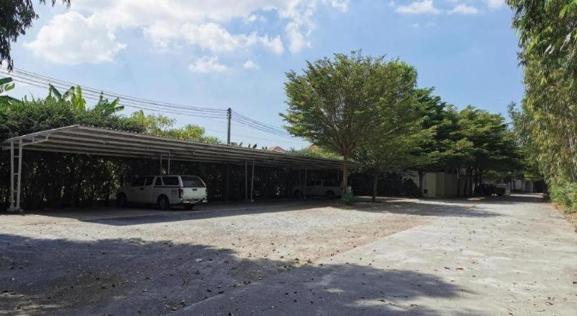 Deejai Hotel Si Racha Extérieur photo