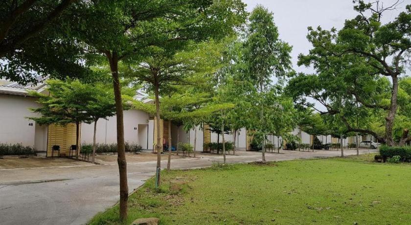 Deejai Hotel Si Racha Extérieur photo
