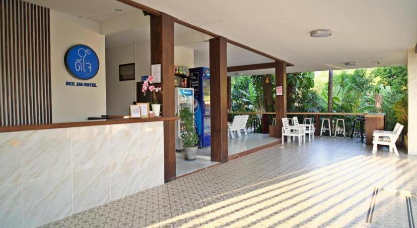 Deejai Hotel Si Racha Extérieur photo