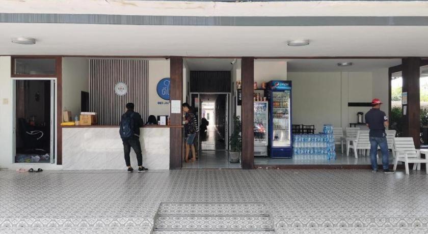 Deejai Hotel Si Racha Extérieur photo